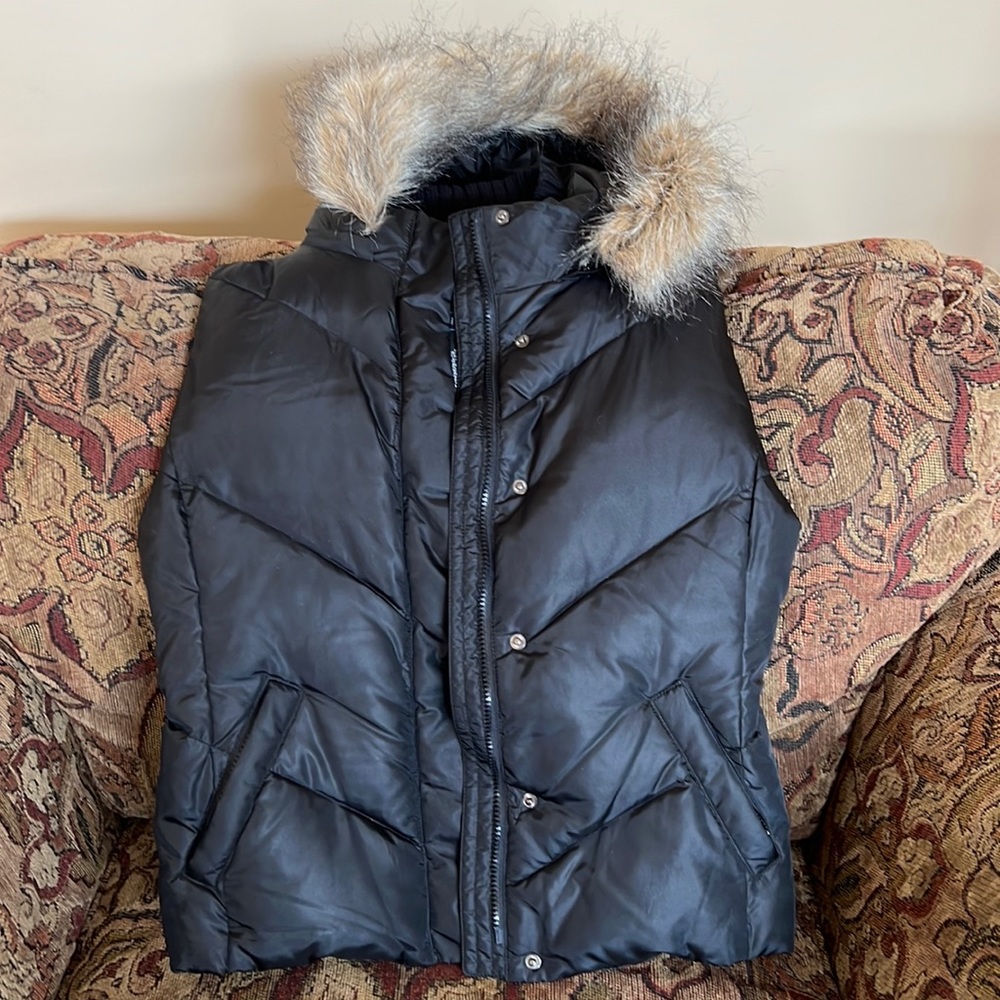 Like new puffer vest with detachable hood